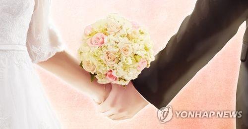 결혼은 필수가 아닌 선택…작년 혼인율 사상 최저.jpg
